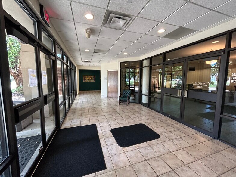 More Photos Of 1020 Professional Blvd, Evansville Medical For Sale