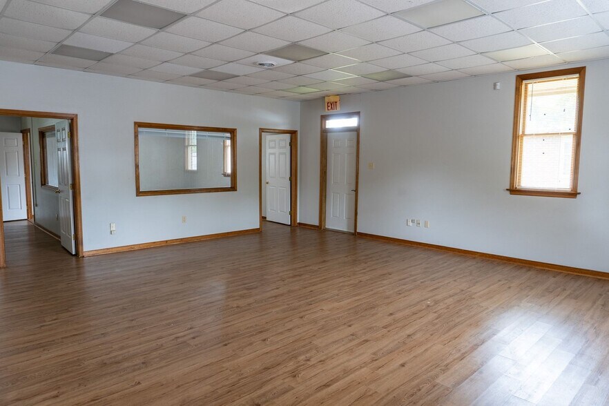 More Photos Of 4794 Finlay St, Richmond Office For Sale