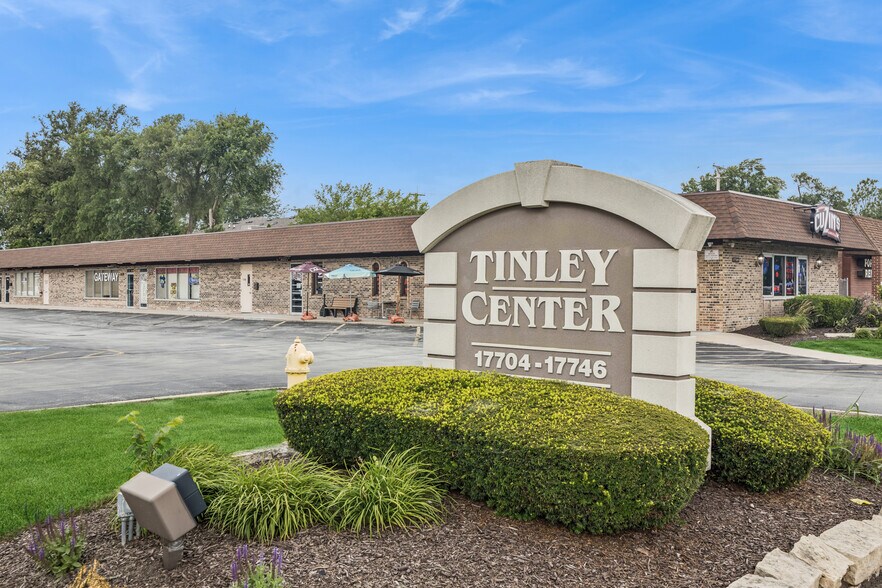 More Photos Of 17720-17724 Oak Park Ave, Tinley Park Office For Sale