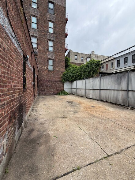 More Photos Of 984 Myrtle Ave, Brooklyn Auto Repair For Lease