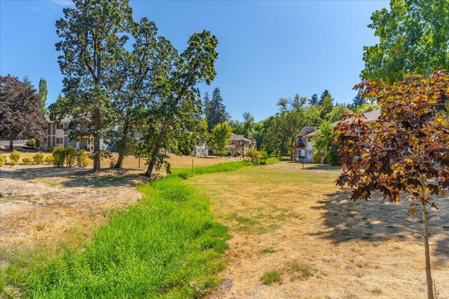 More Photos Of 2048 NE Highway 99W, McMinnville Apartments For Sale