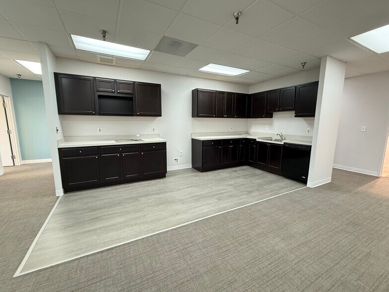 More Photos Of 4351-4395 Nicole Dr, Lanham Research And Development For Lease