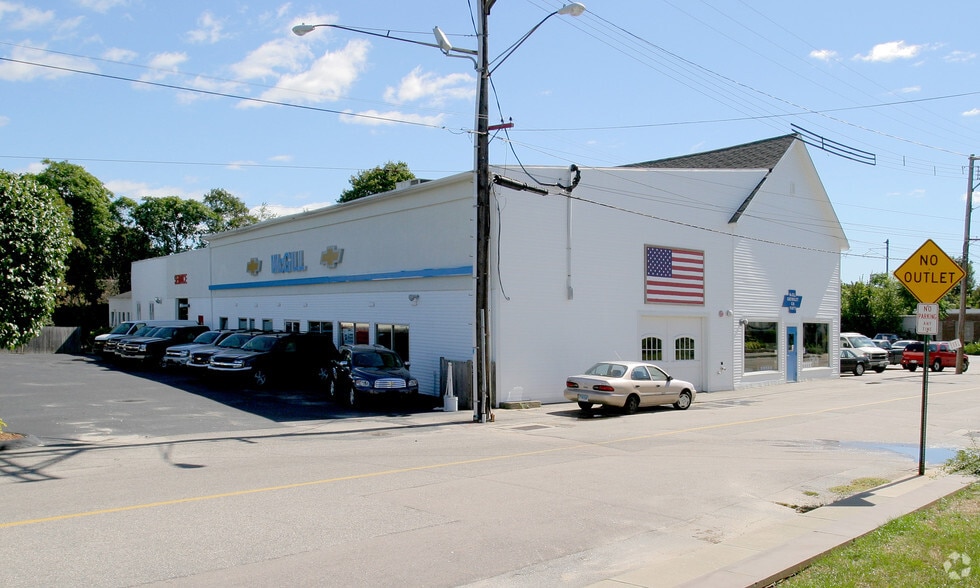 More Photos Of 106 W Broad St, Pawcatuck Auto Dealership For Sale