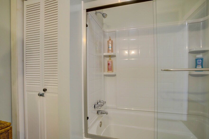 More Photos Of 3691 Main St, Chincoteague Marina For Sale
