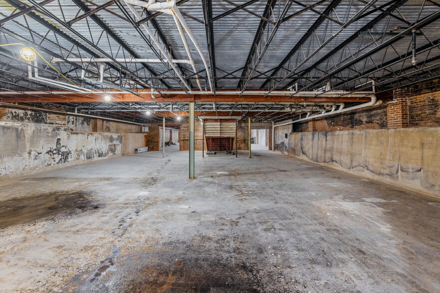 More Photos Of 116 S Broad St, Monroe Restaurant For Lease