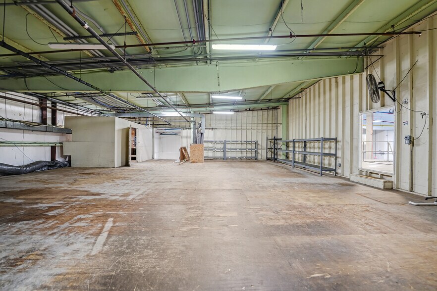 More Photos Of 86 Macarthur Dr, New Bedford Warehouse For Sale