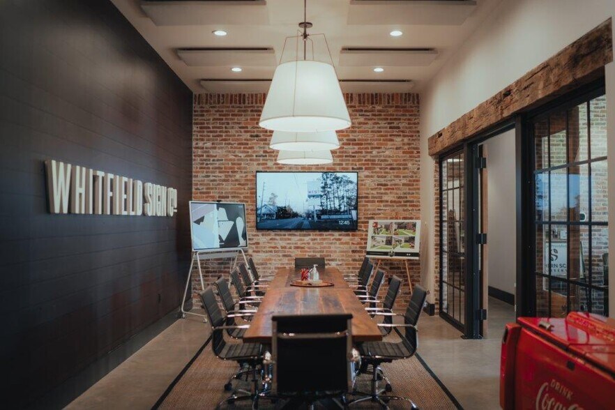 More Photos Of 91 S College St, Statesboro Warehouse For Lease