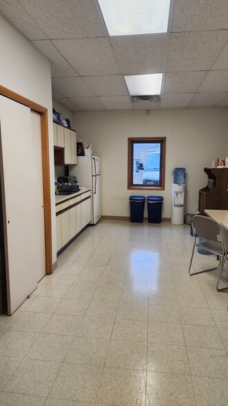 More Photos Of 5615 Business Ave, Cicero Flex For Sale