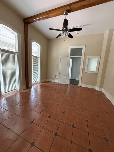 More Photos Of 926 S Alamo St, San Antonio Storefront Retail Office For Lease