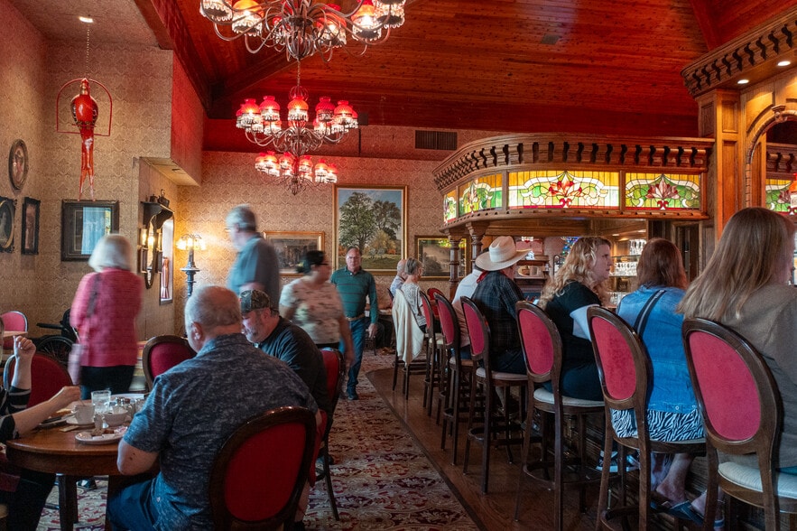 More Photos Of 1800 N Palm Canyon Dr, Palm Springs Restaurant For Sale