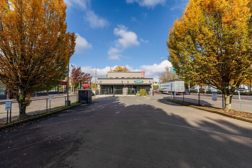 More Photos Of 3902 NE Sandy Blvd, Portland Office For Sale