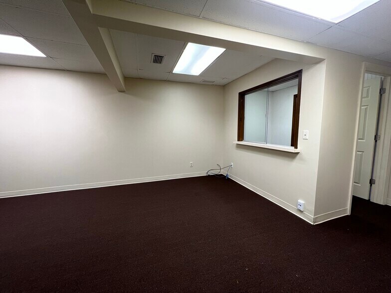 More Photos Of 2710 W Court St, Flint Office For Sale