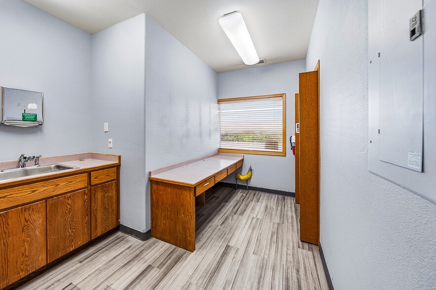 More Photos Of 925 Town Centre Dr, Medford Medical For Lease