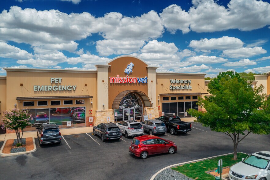 More Photos Of 8202 N Loop 1604 W, San Antonio General Retail For Lease