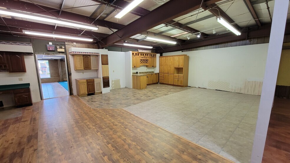 More Photos Of 1222 Western Ave, Chillicothe Flex For Sale