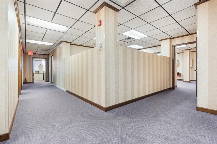 More Photos Of 601 Avery St, Parkersburg Office For Sale