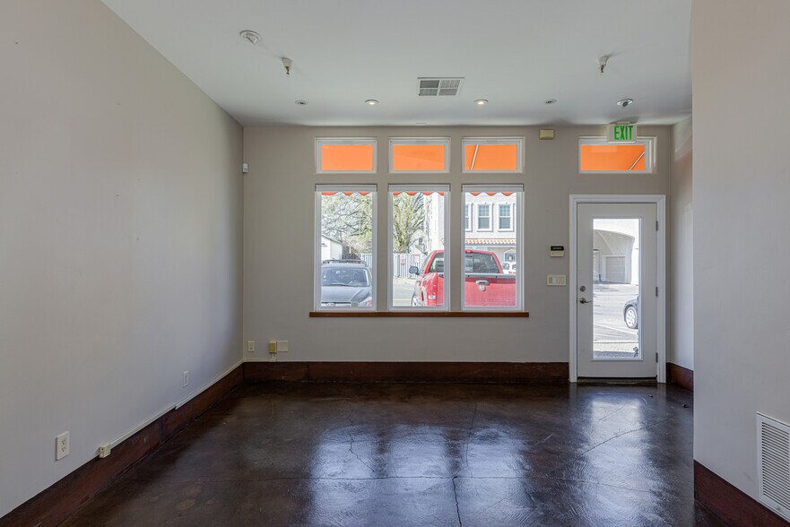 More Photos Of 220 Windsor River Rd, Windsor Apartments For Sale