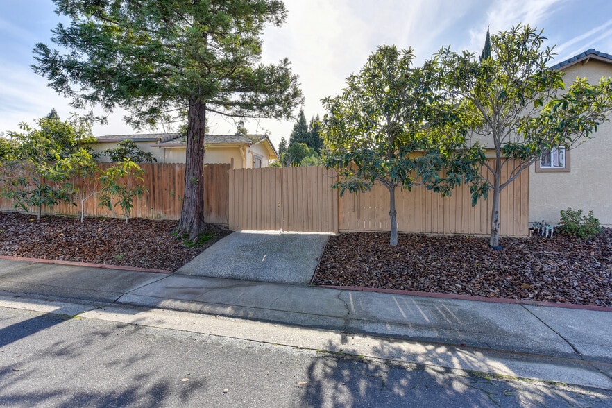 More Photos Of 1419 Champion Oaks Dr, Roseville Assisted Living For Sale