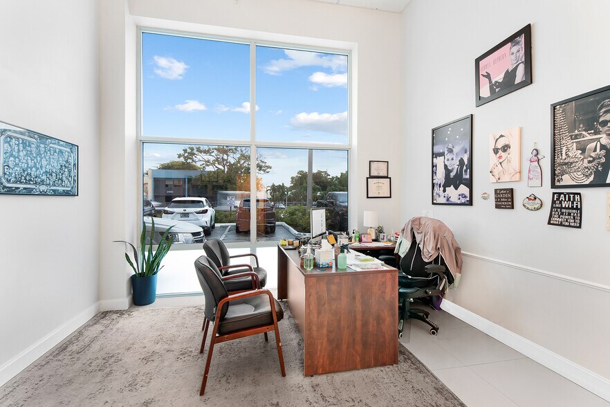 More Photos Of 1100 W Oakland Park Blvd, Wilton Manors Industrial For Lease