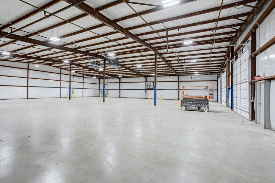 More Photos Of 6401 Centennial Blvd, Nashville Warehouse For Lease