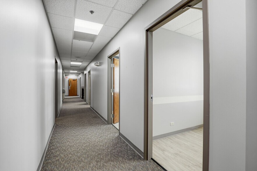 More Photos Of 390 Congress Pky, Crystal Lake Unknown For Lease