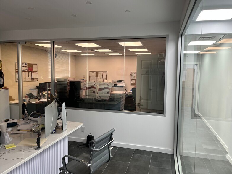 More Photos Of 87-89 Garden St, Westbury Warehouse For Lease