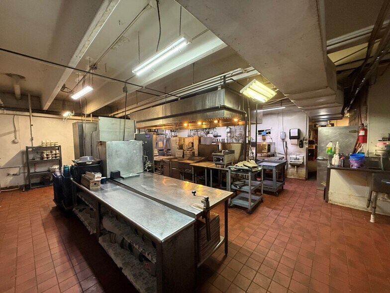 More Photos Of 1011 N 13th St, Decatur General Retail For Sale