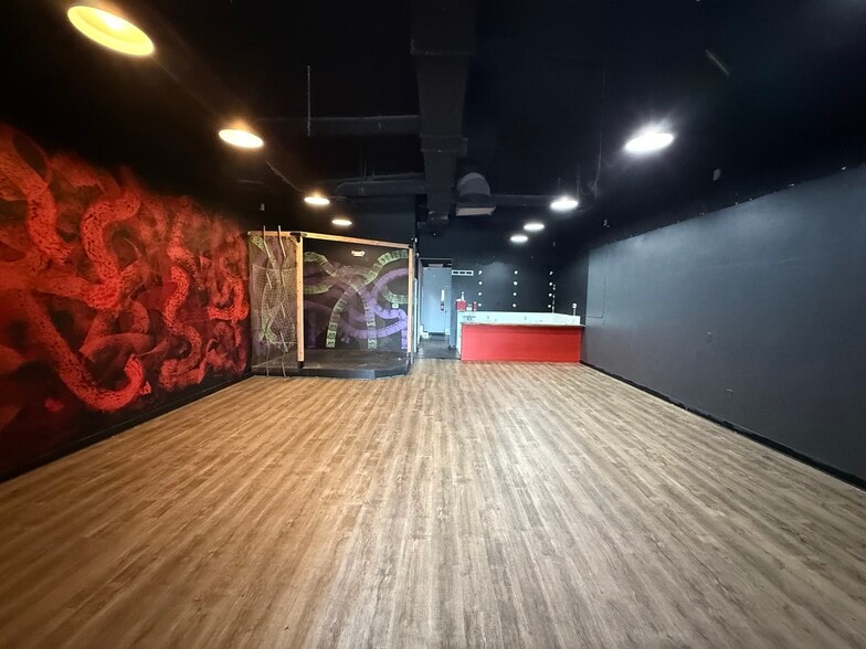 More Photos Of Armour, North Kansas City Unknown For Lease