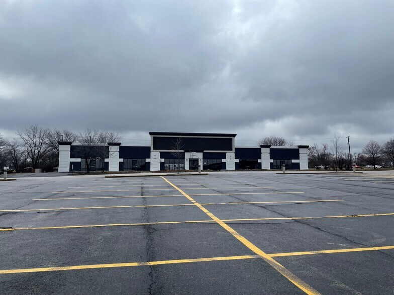 More Photos Of 1550 W 75th St, Downers Grove General Retail For Sale