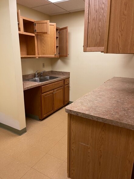 More Photos Of 12660 W North Ave, Brookfield Office Residential For Lease
