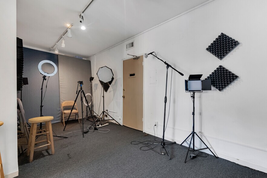 More Photos Of 4110 W Burbank Blvd, Burbank Office Residential For Sale