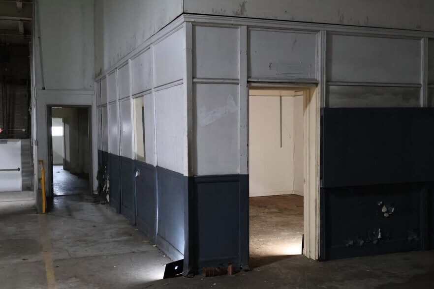More Photos Of 2120 S Washington Ave, Lansing Warehouse For Sale
