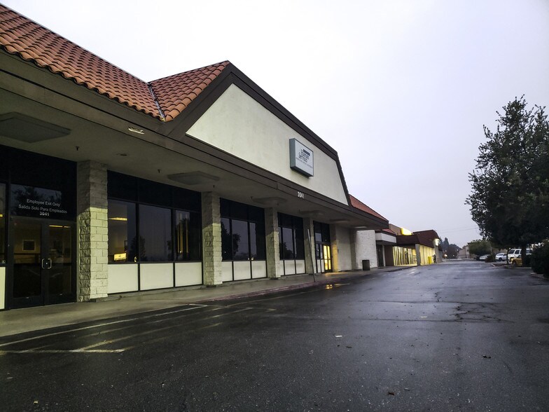 More Photos Of 3019-3045 Wilson Rd, Bakersfield Unknown For Lease