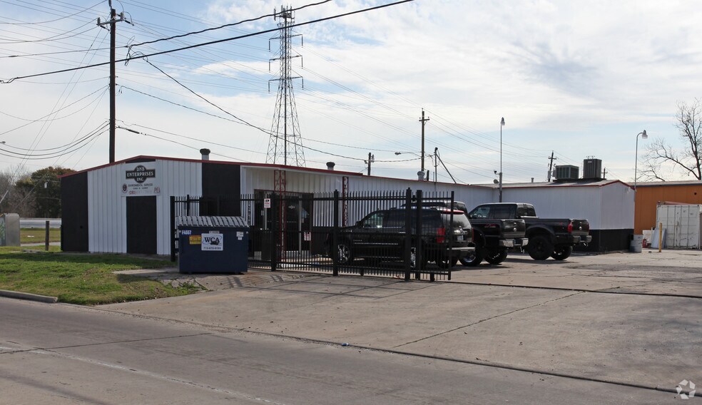More Photos Of 12969 W Hardy Rd, Houston Warehouse For Sale