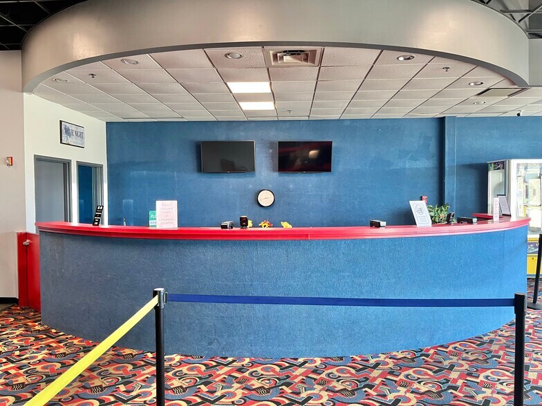 More Photos Of 1060 Mariners Dr, Warsaw General Retail For Sale