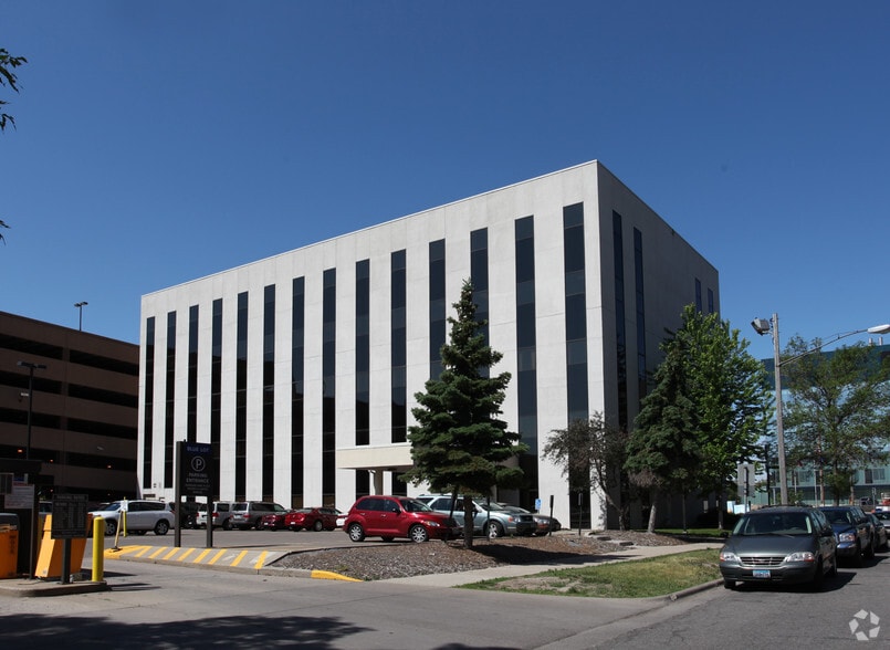 More Photos Of 701 S 25th Ave, Minneapolis Medical For Lease