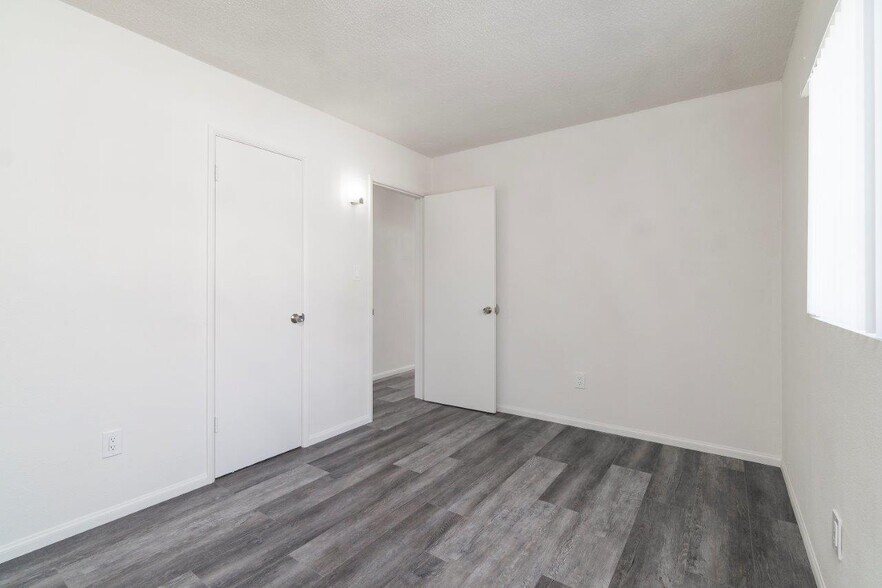 More Photos Of 520 S Desert View Dr, Palm Springs Apartments For Sale