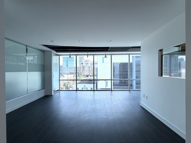 More Photos Of 1720 W End Ave, Nashville Office For Lease