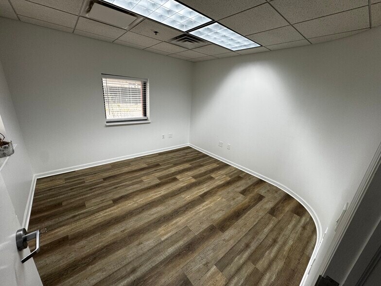 More Photos Of 1540 Hannah Ave, Forest Park Light Distribution For Lease