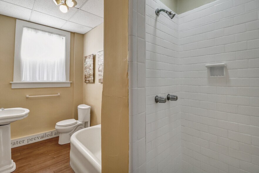 More Photos Of 210 E 48th St, Savannah Apartments For Sale