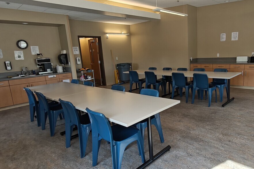 More Photos Of 3210 E Rd, Clifton Office For Sale