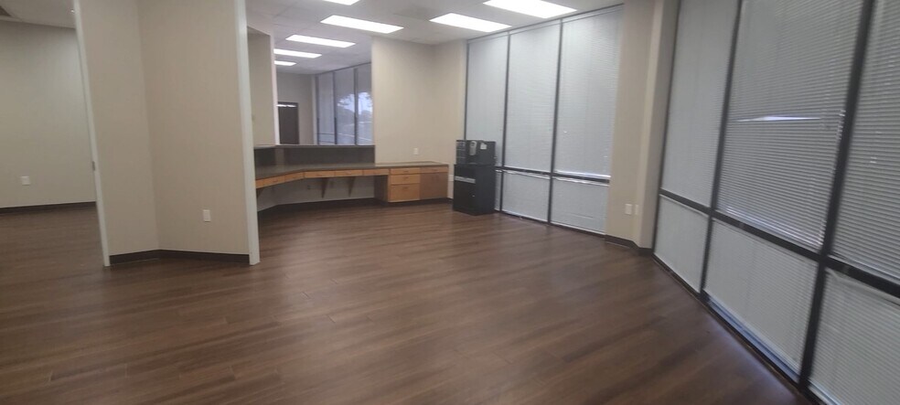 More Photos Of 2801 E 29th St, Bryan Medical For Lease