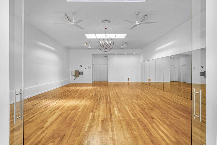 More Photos Of 177 Culver Blvd, Playa Del Rey Storefront For Lease