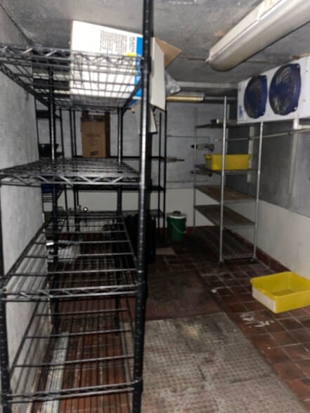 More Photos Of 4001 Glenwood Rd, Decatur Fast Food For Sale