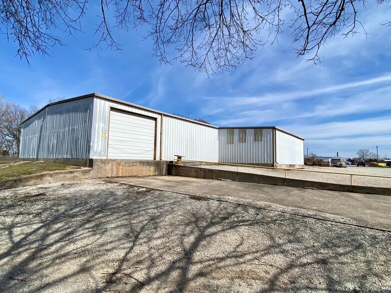 More Photos Of 621 Industrial dr, Ardmore Industrial For Lease