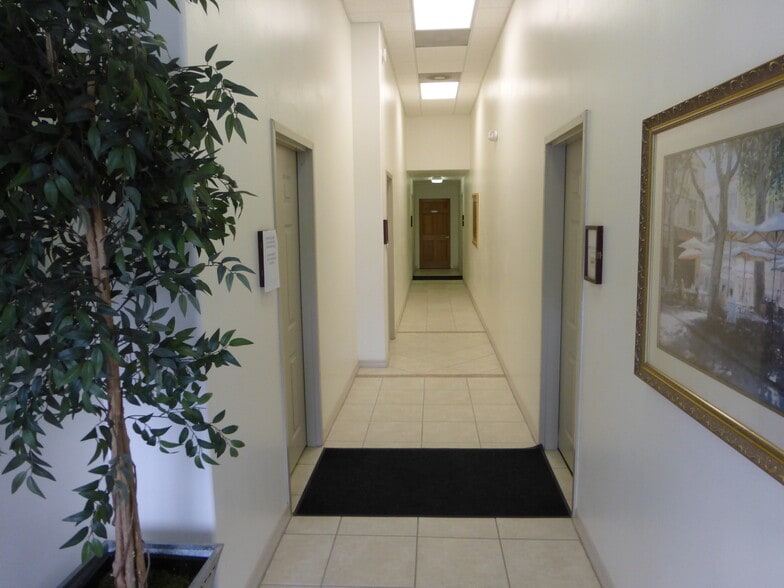 More Photos Of 3021-3027 Manatee Ave W, Bradenton Unknown For Lease