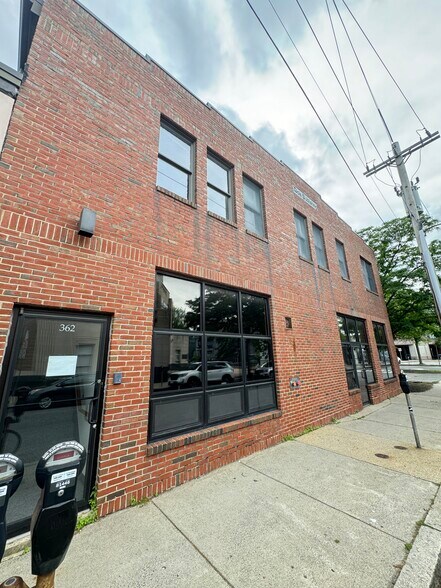 More Photos Of 360-366 Summer St, Somerville Loft Creative Space For Lease