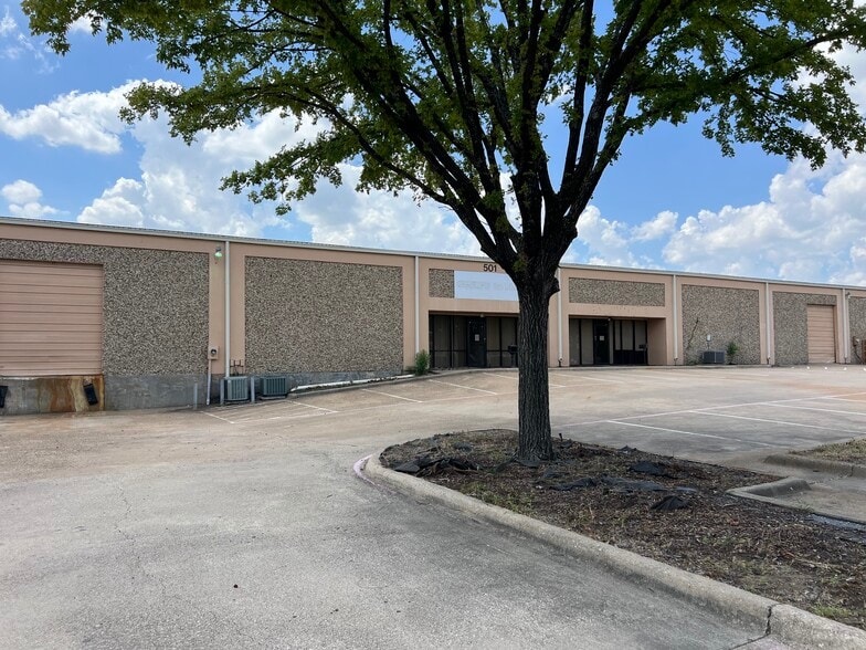 More Photos Of 501 Industrial Dr, Richardson Warehouse For Lease