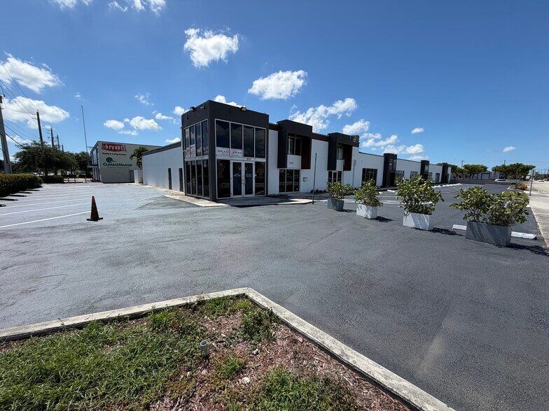 More Photos Of 5701-5731 NW 74th Ave, Miami Warehouse For Lease