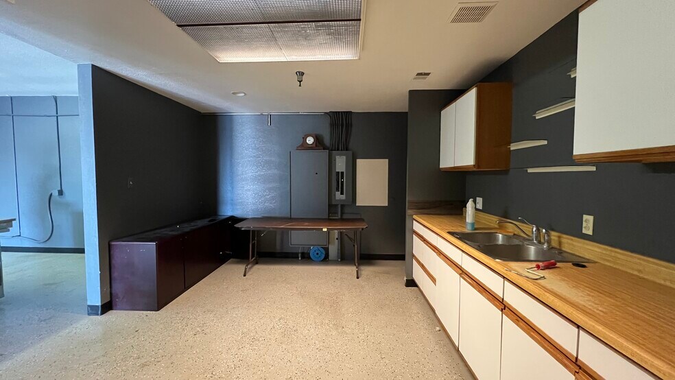 More Photos Of 1848 W 11th St, Upland Warehouse For Lease